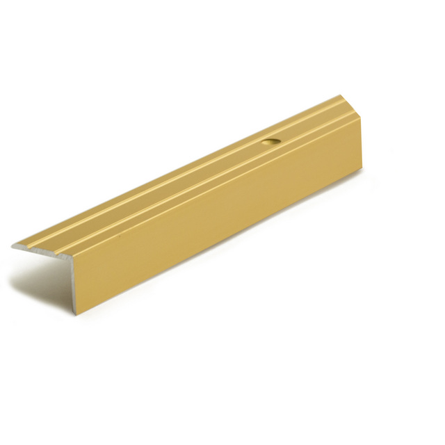 TRAPPNOSLIST GULD 25X20MM 1M HABO A36 SKRUVAS | Beijerbygg Byggmaterial